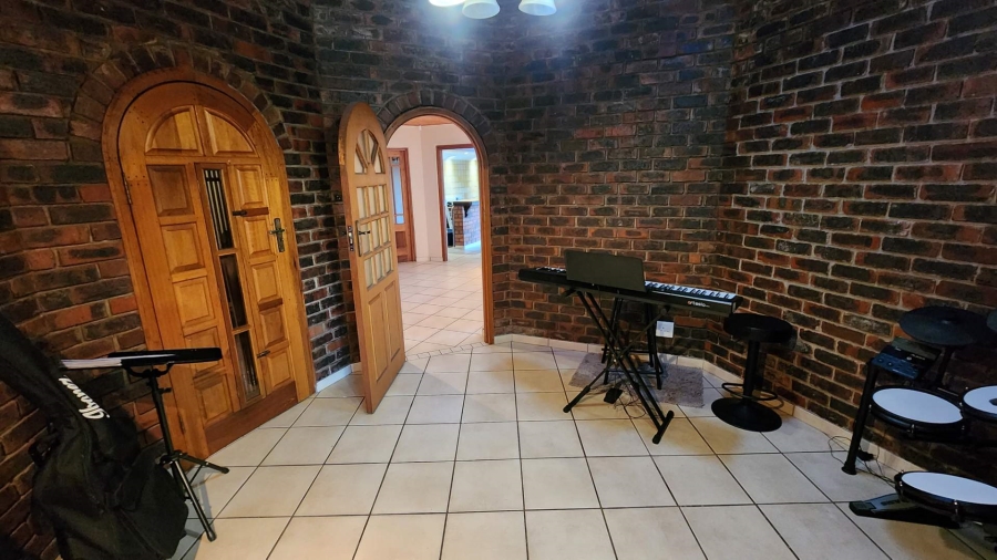 5 Bedroom Property for Sale in Universitas Free State